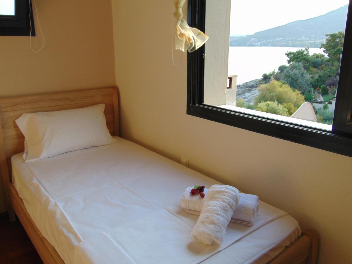 Crystal Bay Apartment Palaiontsiflikion Ngoại thất bức ảnh